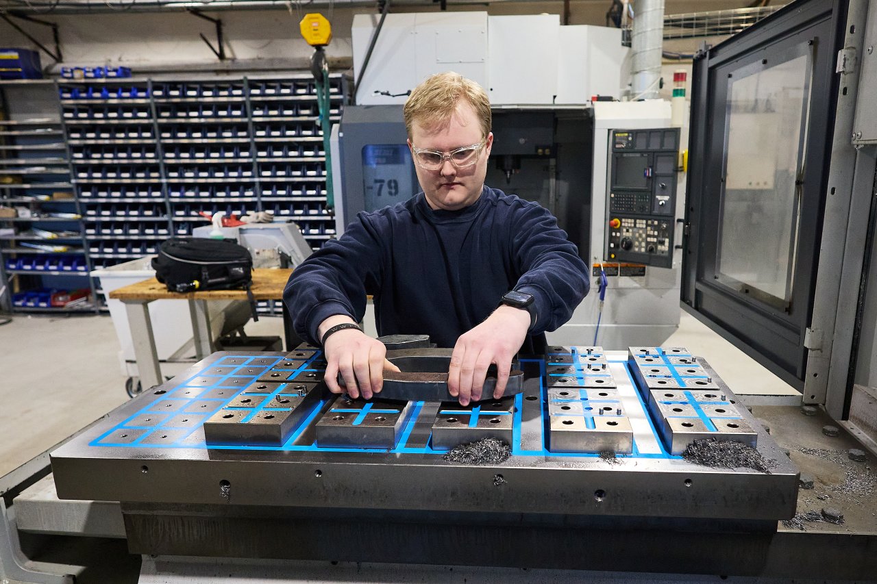 Oppspenning på magnet bord